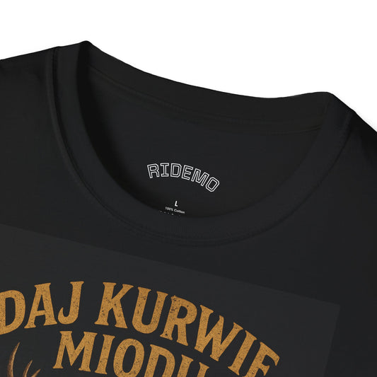Daj Kurwie Miodu Graphic T-Shirt – Unisex Vintage Style Tee